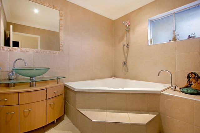 26 Aruma Avenue, BURLEIGH WATERS QLD 4220, Burleigh Waters - Thumbnail 5