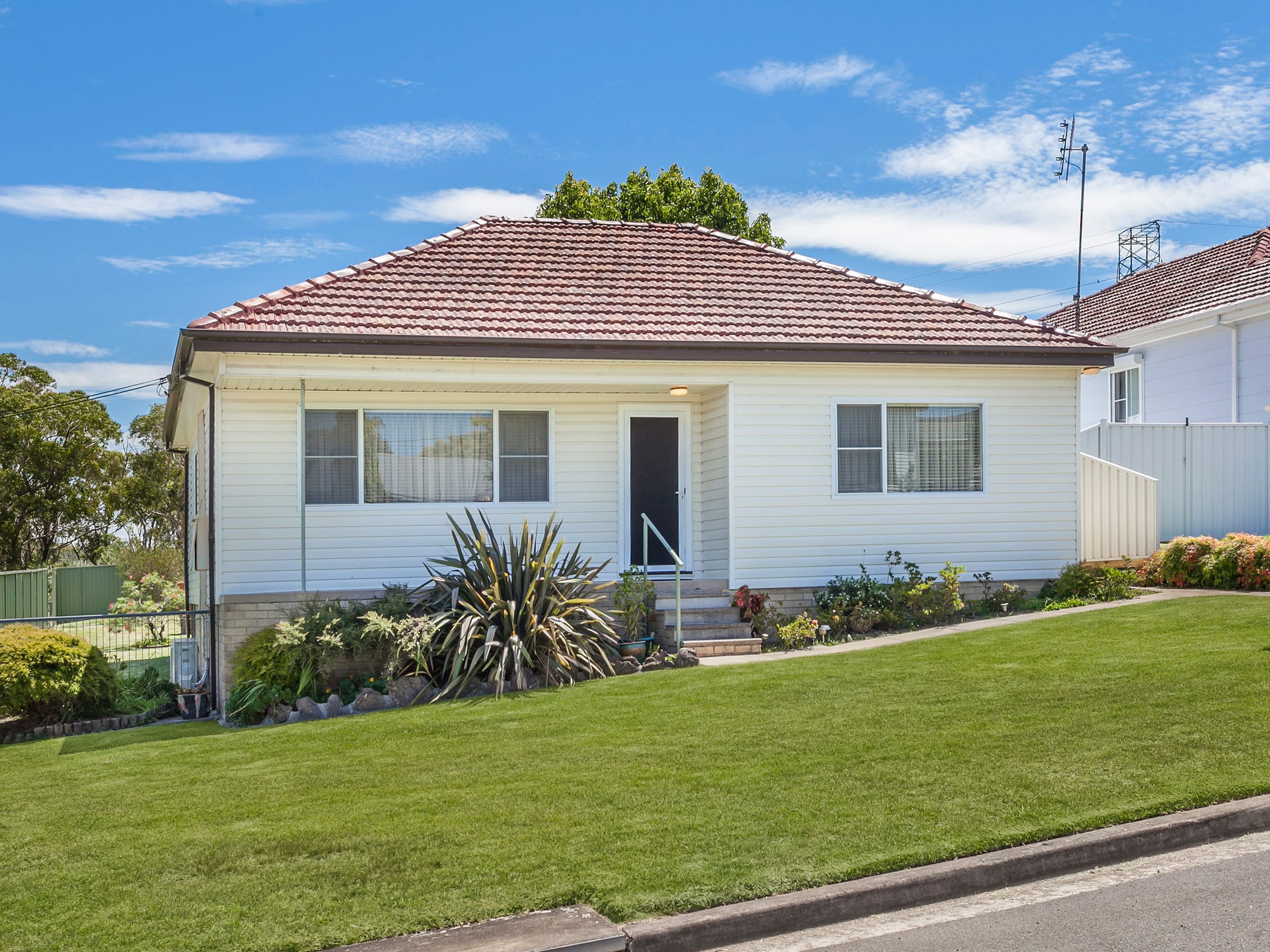 79 Warabin Street, Waterfall - Image 1