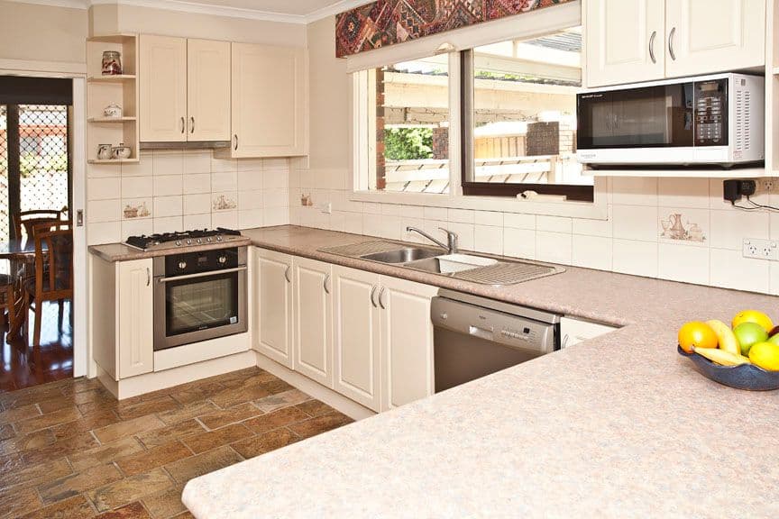 9 Wenden Court, GLEN WAVERLEY VIC 3150, Glen Waverley - Thumbnail 2