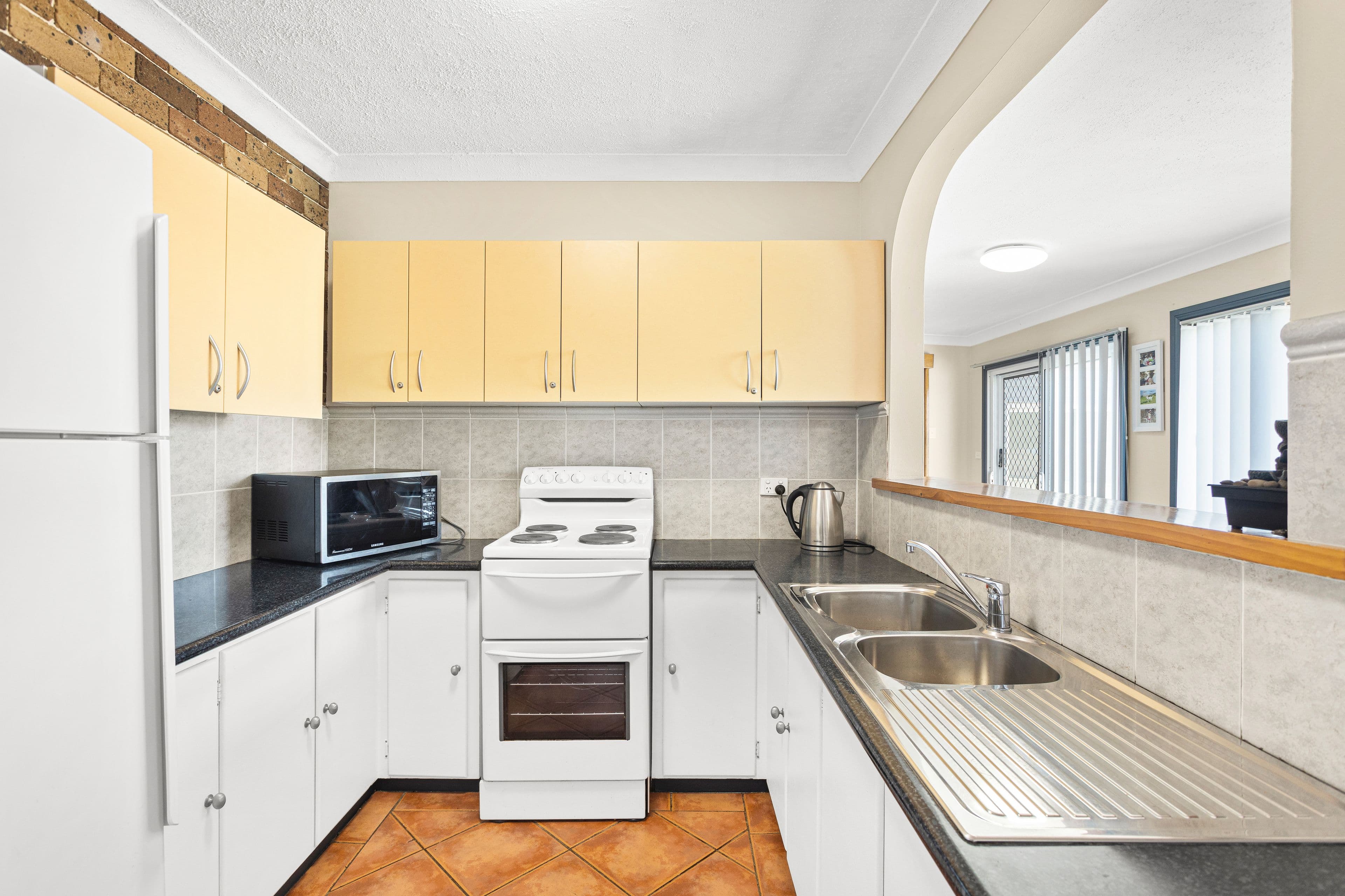 16 Strata Avenue, Barrack Heights - Thumbnail 5