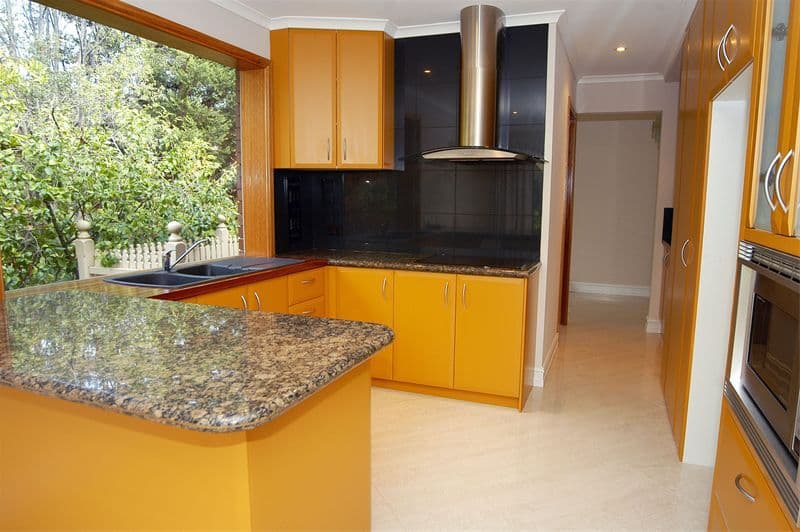 12  Boronia Drive, GLEN WAVERLEY VIC 3150, Glen Waverley - Thumbnail 2