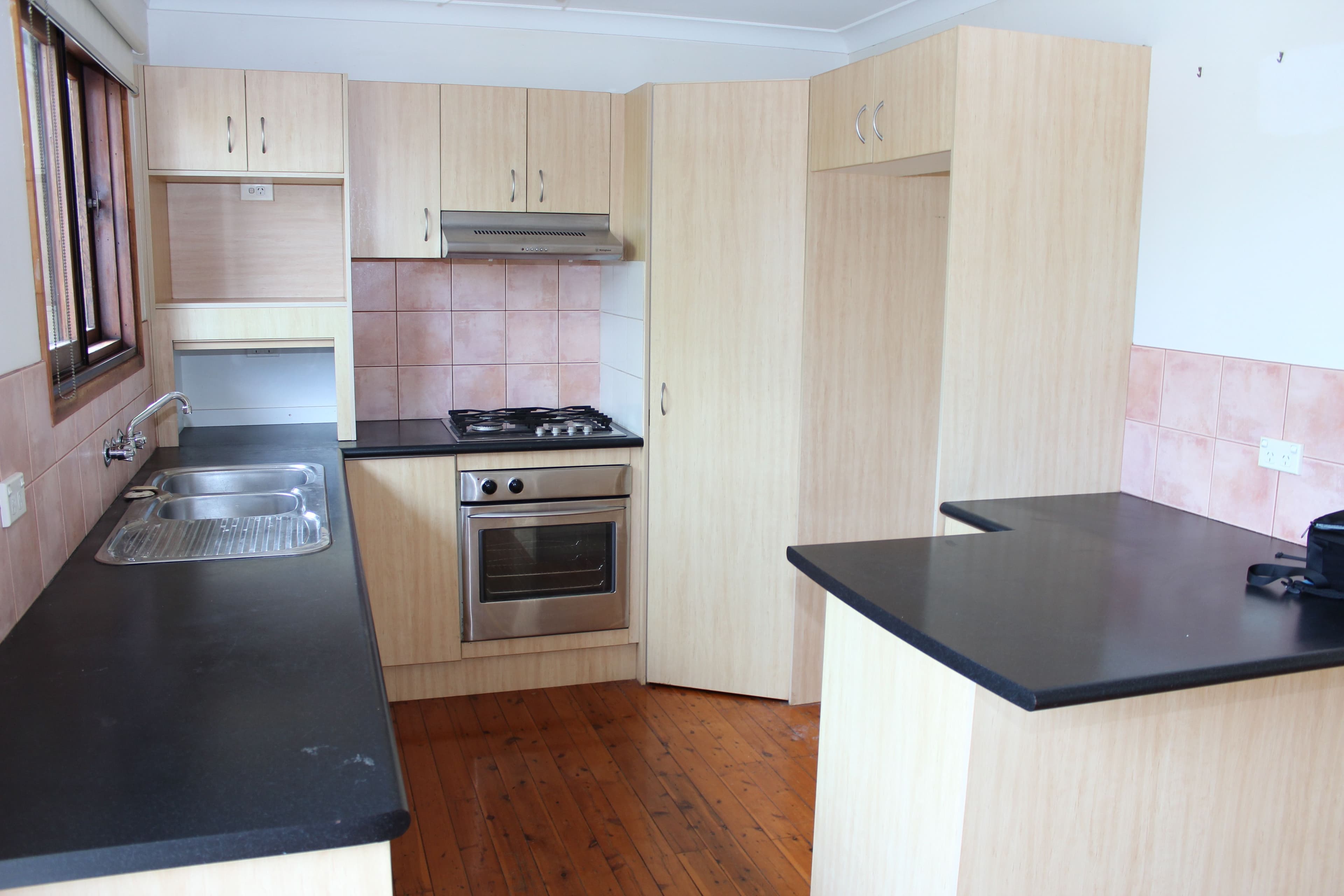 2 Eileen Avenue, Southport QLD 4215, Southport - Thumbnail 5