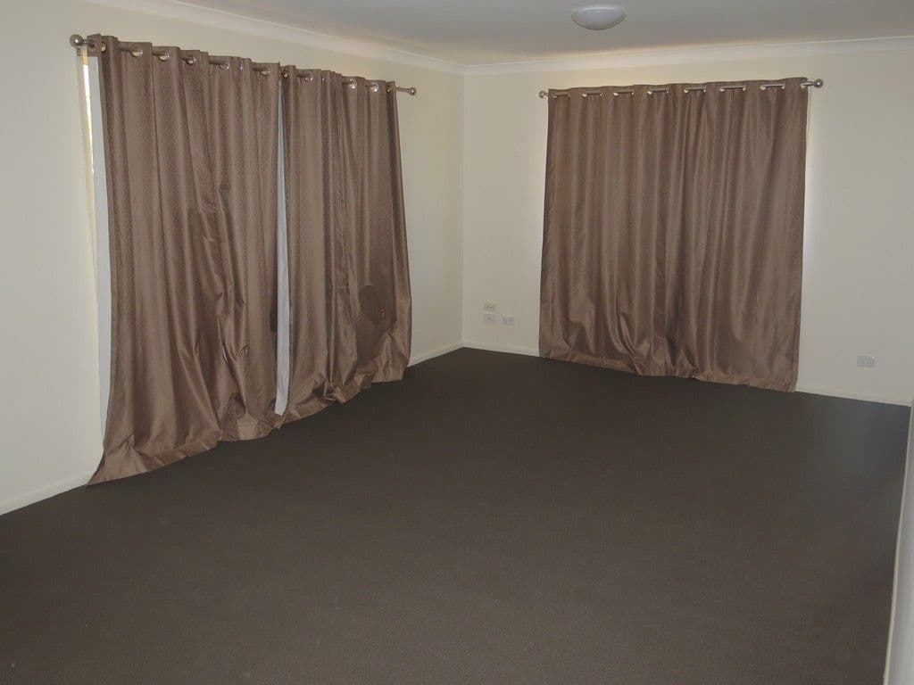 11 Statesman Drive, Emerald QLD 4720, Emerald - Thumbnail 3