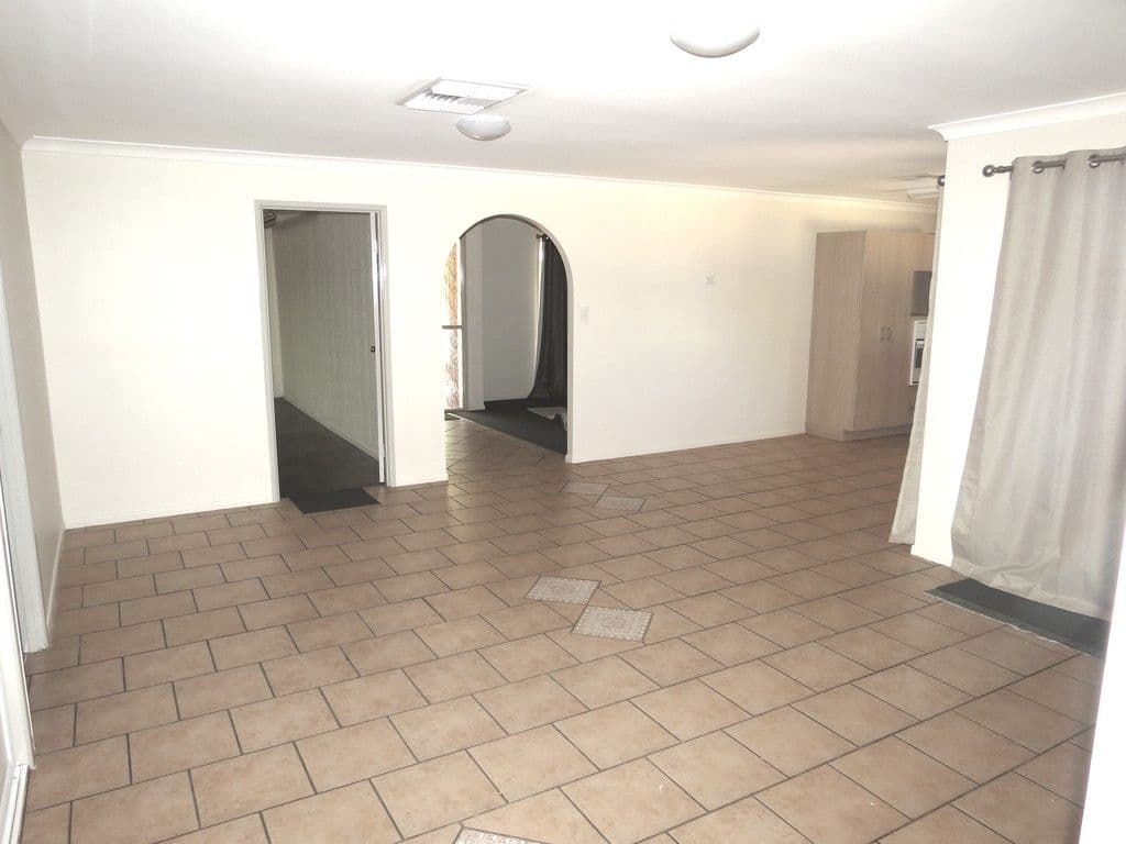 11 Statesman Drive, Emerald QLD 4720, Emerald - Thumbnail 4