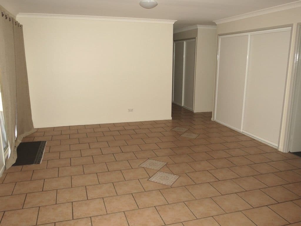 11 Statesman Drive, Emerald QLD 4720, Emerald - Thumbnail 5