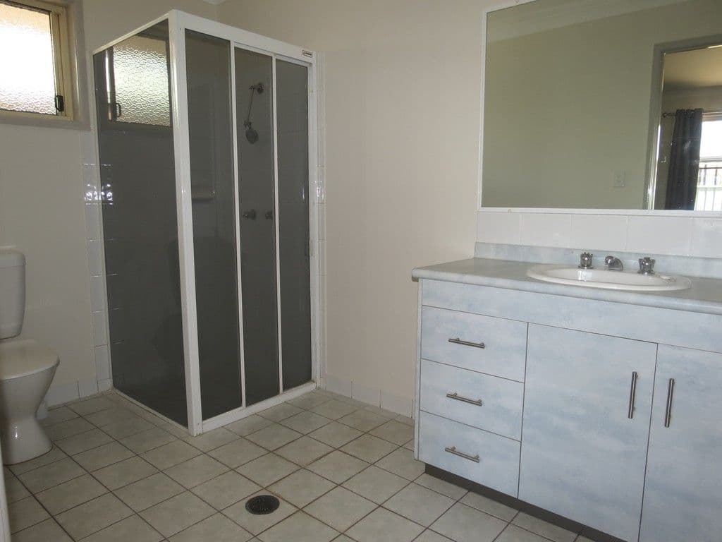 11 Statesman Drive, Emerald QLD 4720, Emerald - Thumbnail 8