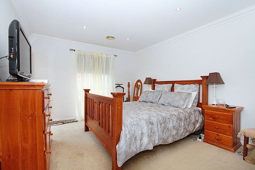 11 Brentwood Place, ROXBURGH PARK VIC 3064, Roxburgh Park - Thumbnail 6