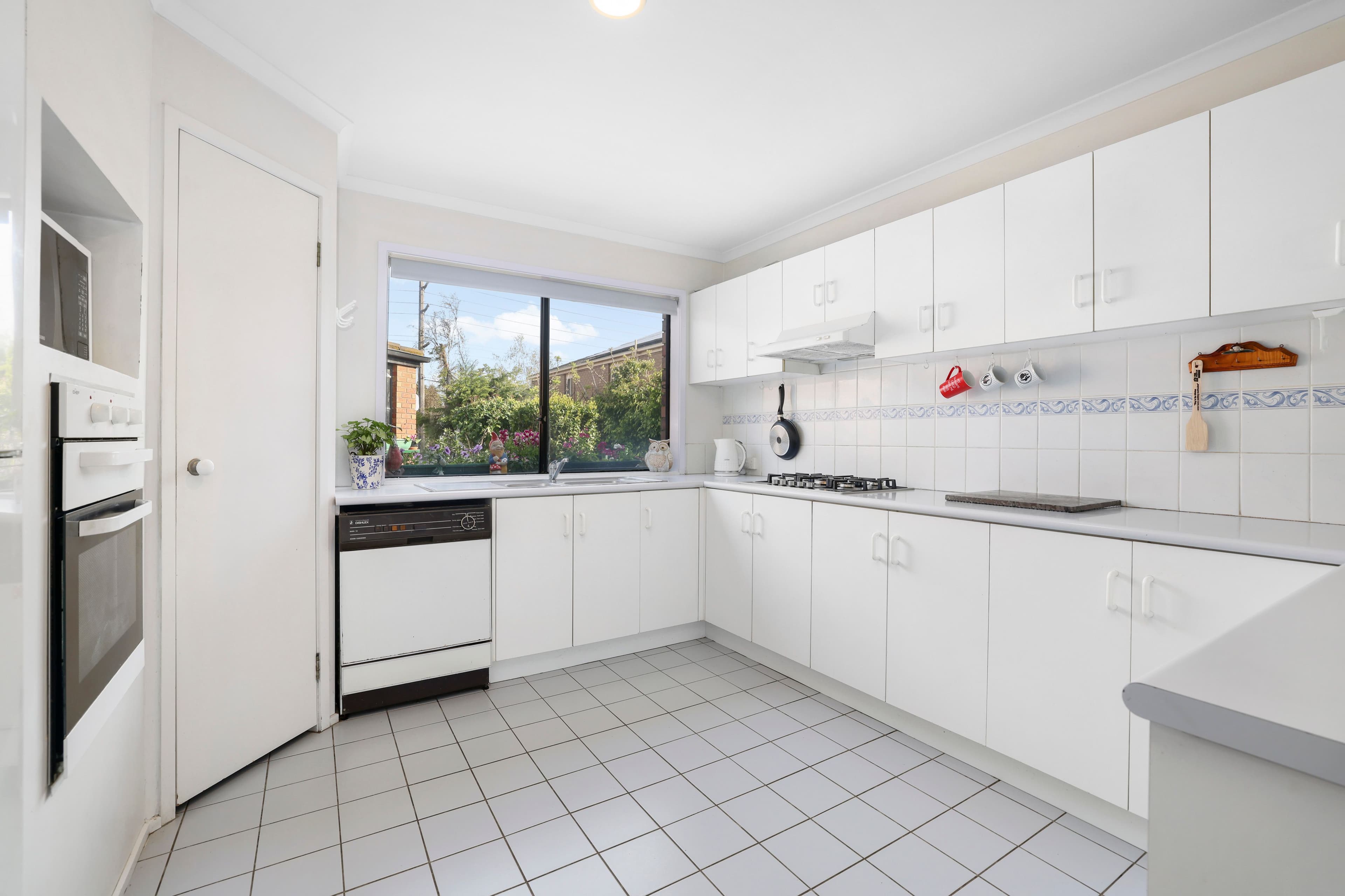 8 Belinda Court, Bentleigh East VIC 3165, Bentleigh East - Thumbnail 2
