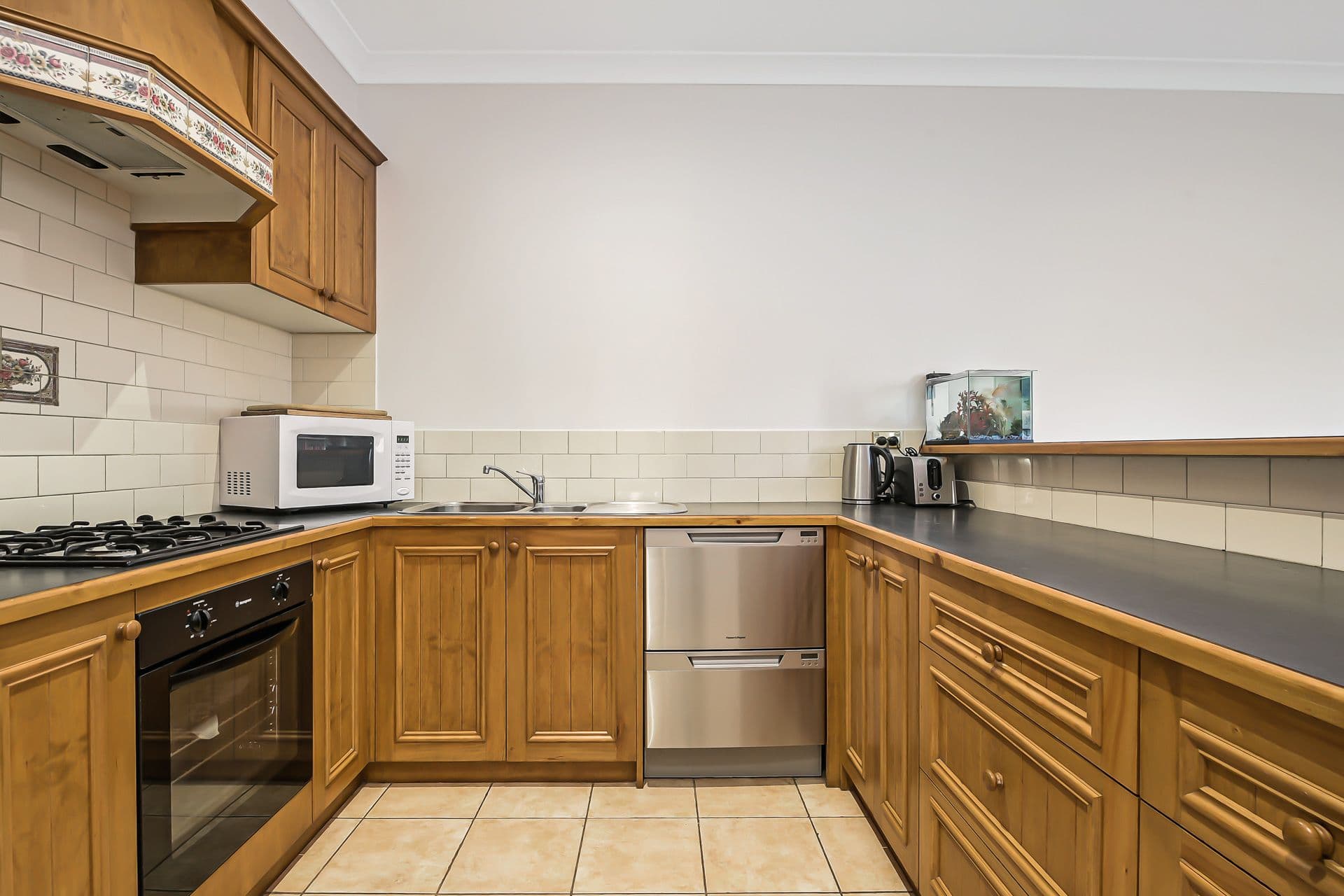 8-13 Adelaide Close, Berwick VIC 3806, Berwick - Thumbnail 4