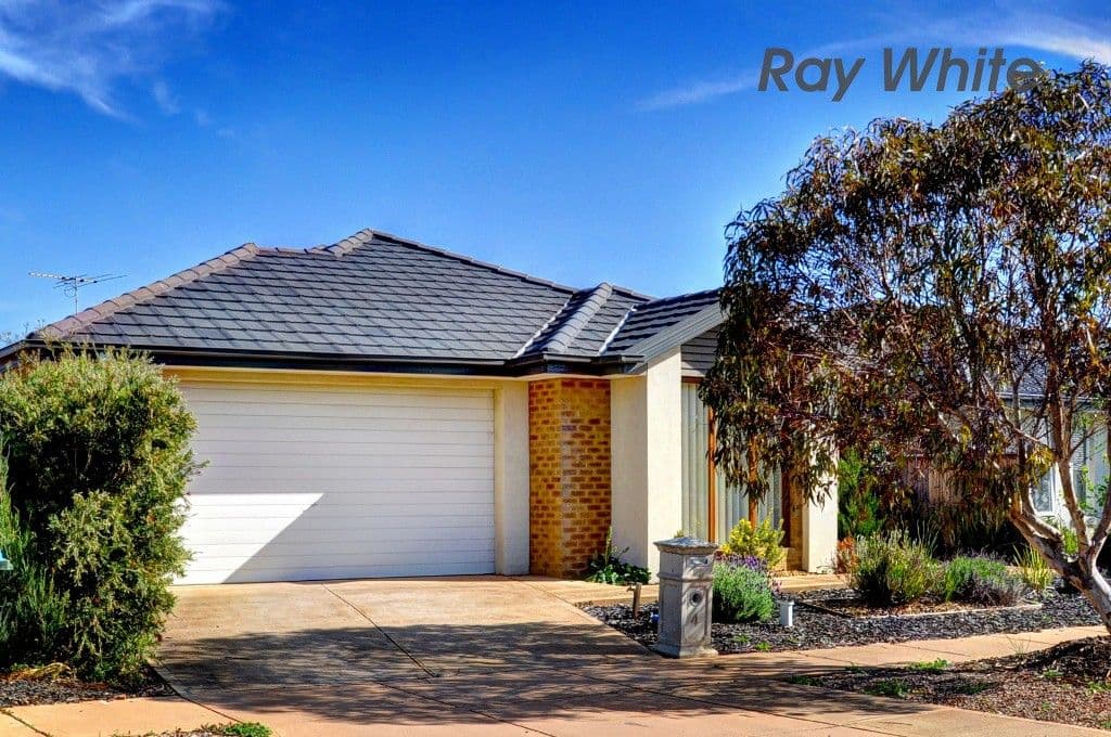 4 Middle Park Drive, POINT COOK VIC 3030, Point Cook - Thumbnail 2
