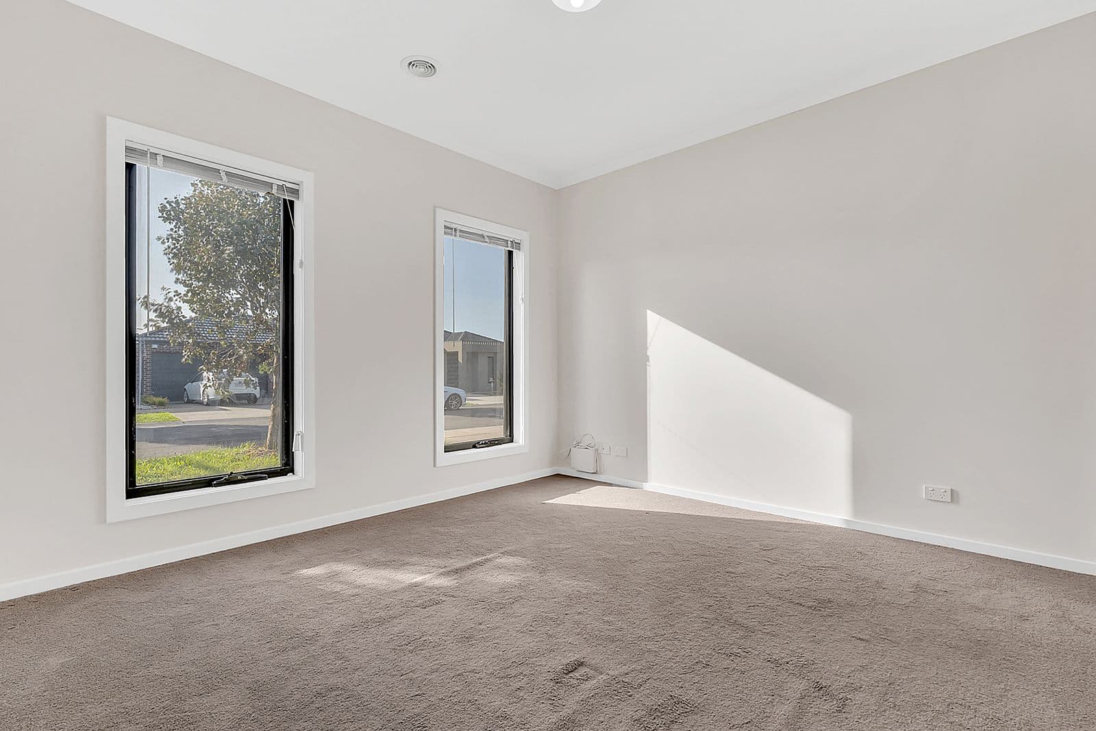 128 Wattletree Street, Craigieburn VIC 3064, Craigieburn - Thumbnail 4