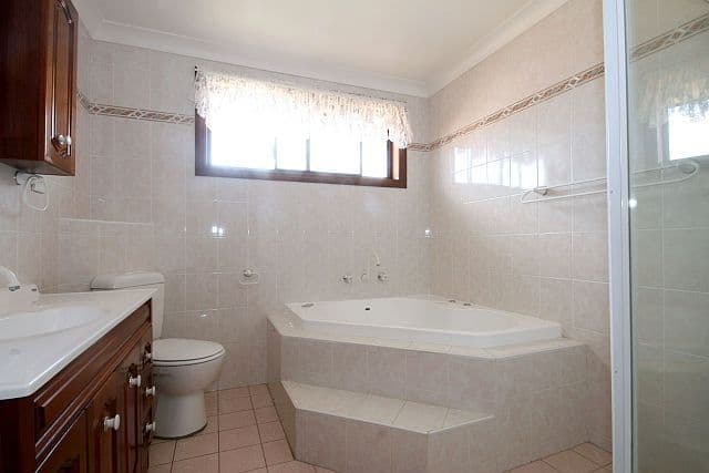 17 Bellevue Avenue, GEORGES HALL NSW 2198, Georges Hall - Thumbnail 8