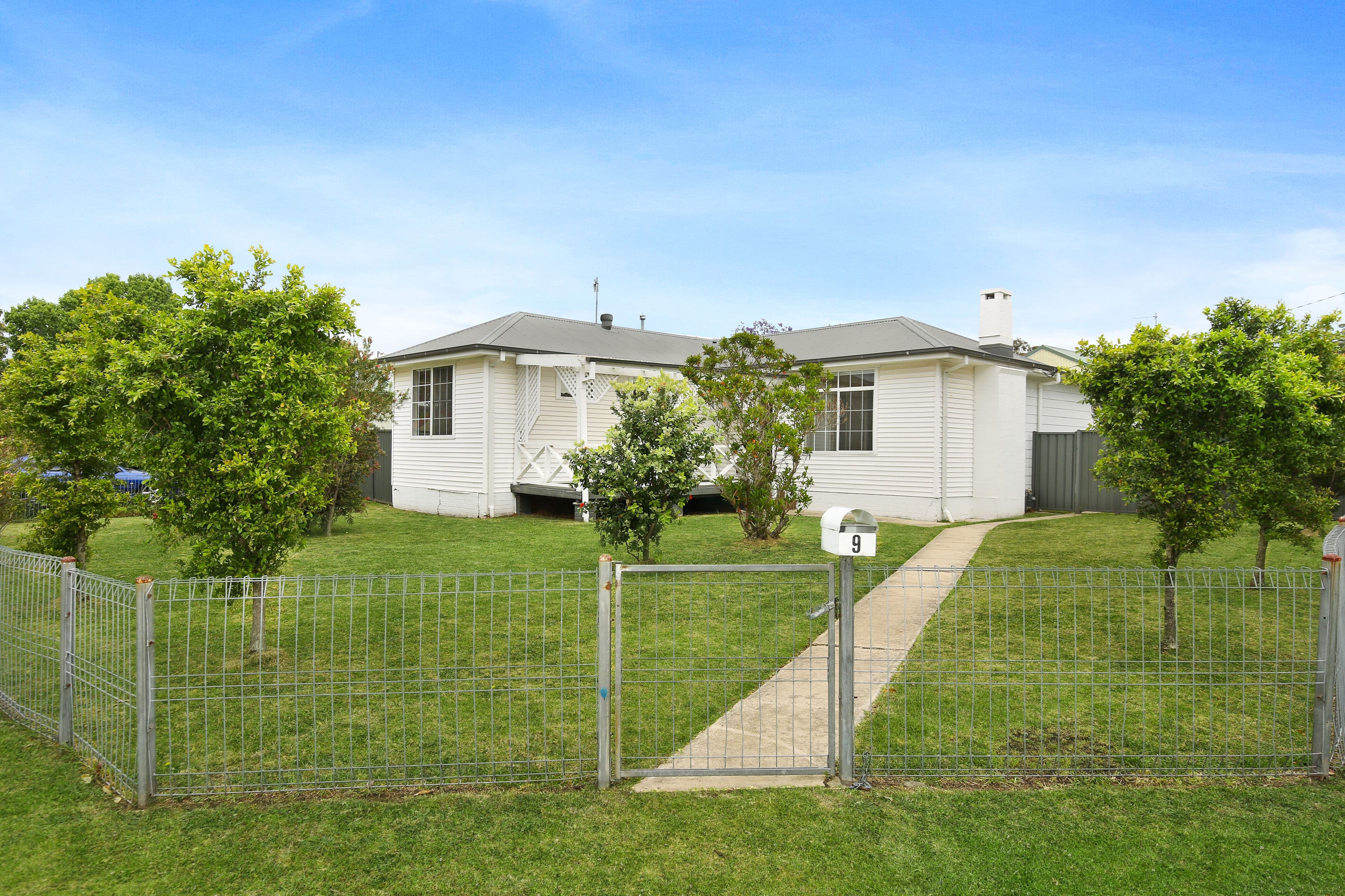 9 Cummins Street, Unanderra - Thumbnail 2