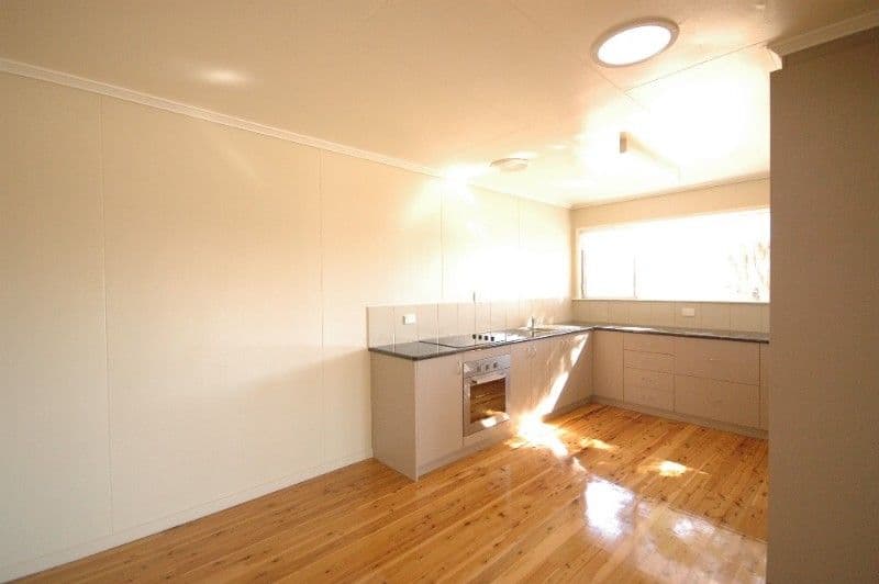 13 Talbot Street, HARRISTOWN QLD 4350, Harristown - Thumbnail 3