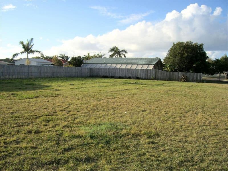 30  Deloraine Avenue, URANGAN QLD 4655, Urangan - Thumbnail 2