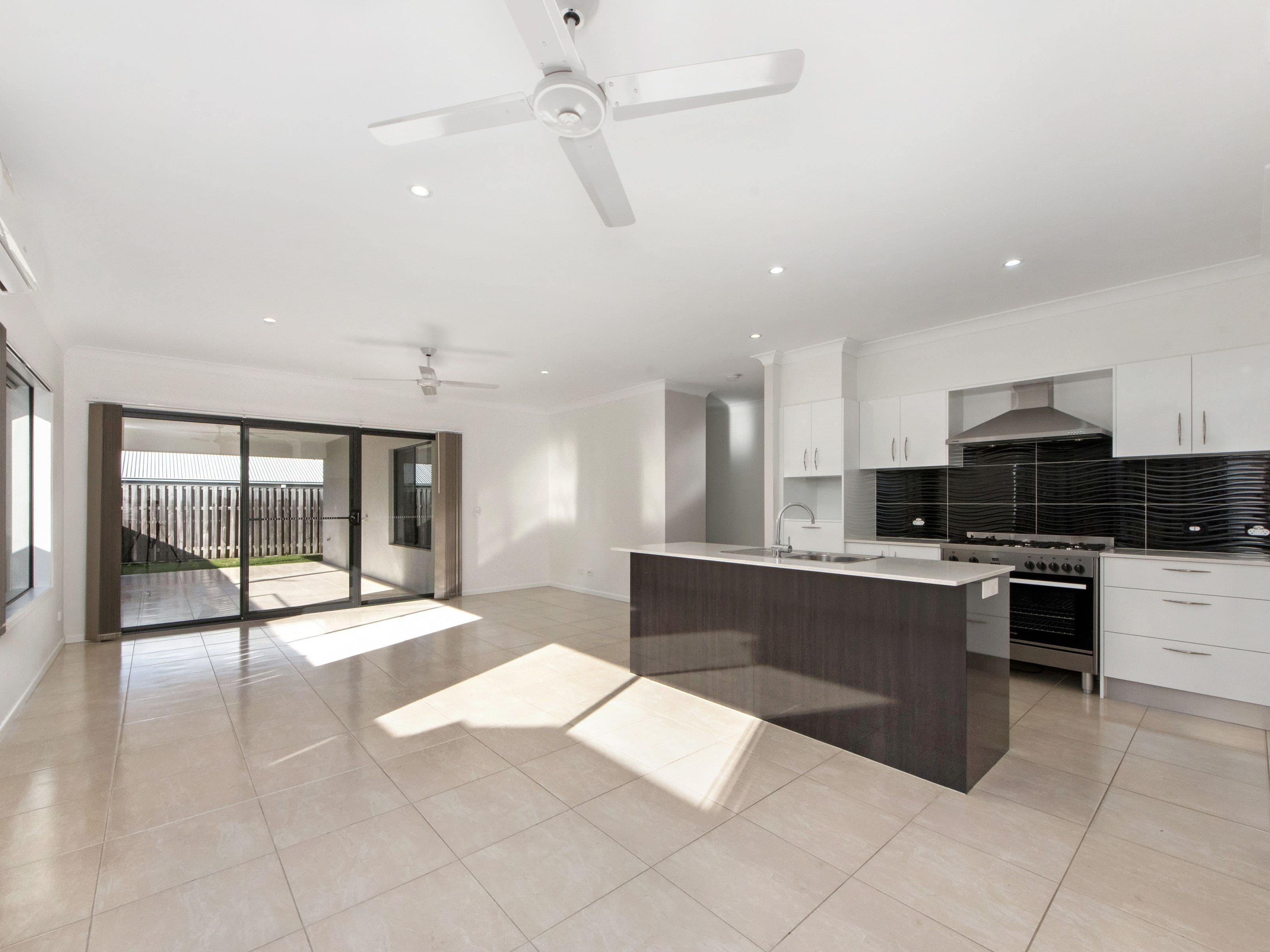 3 Valley Mist Place, Maudsland QLD 4210, Maudsland - Thumbnail 2