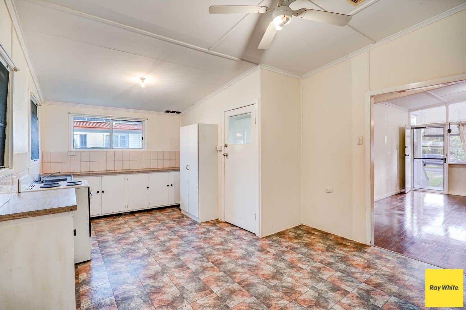 10 Short Street, Esk QLD 4312, Esk - Thumbnail 2