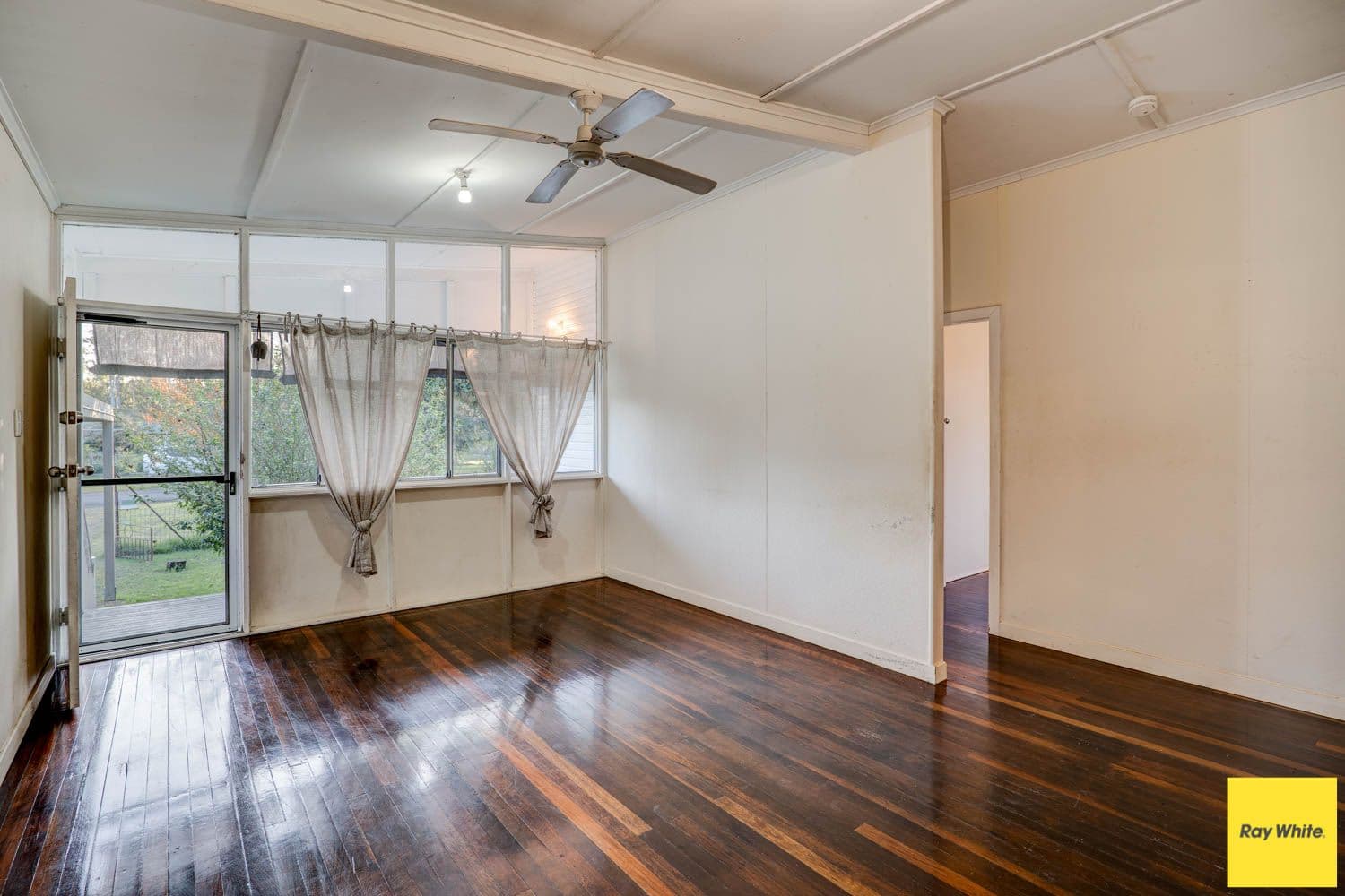 10 Short Street, Esk QLD 4312, Esk - Thumbnail 7