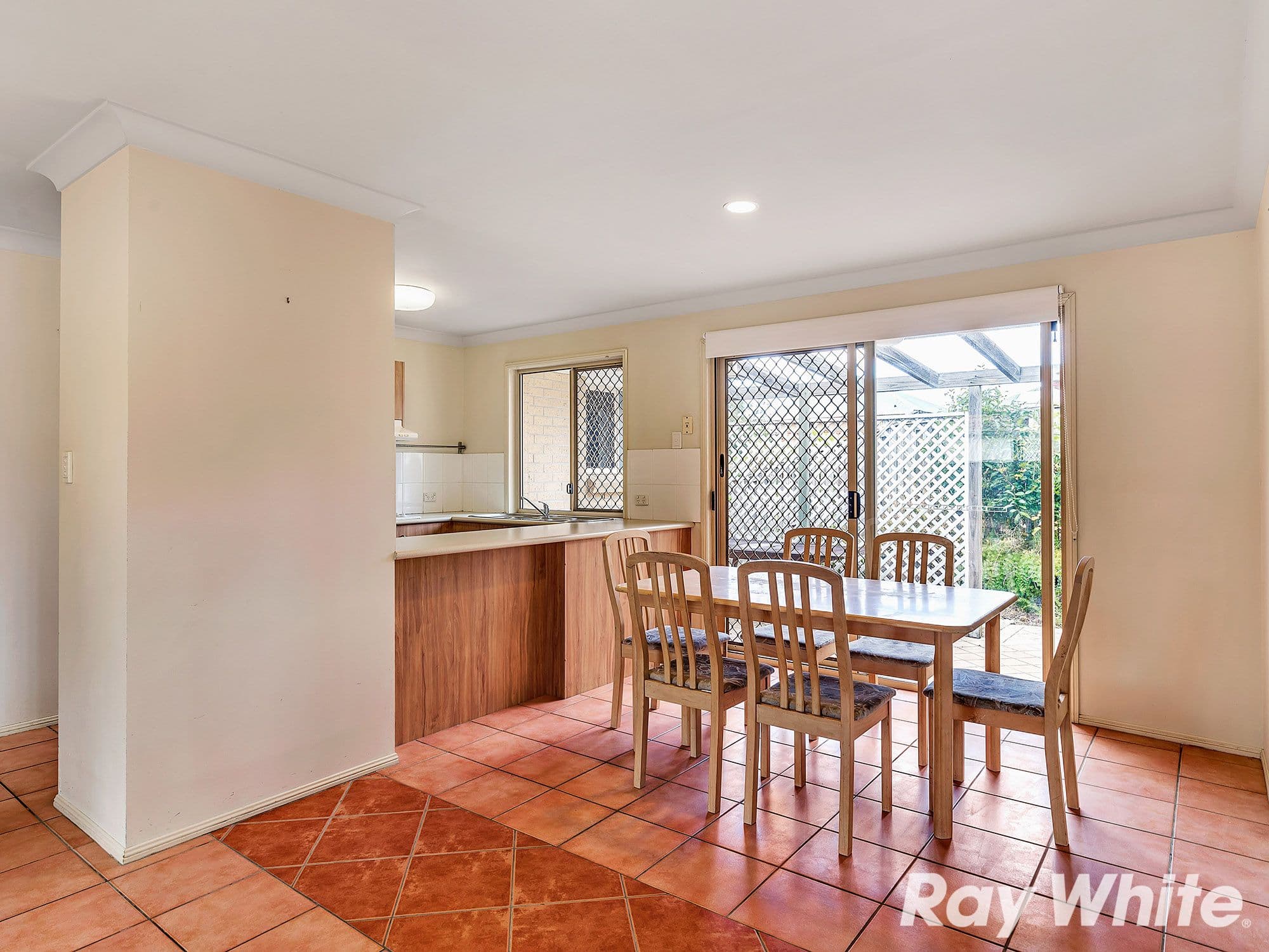6 Red Pine Court, Calamvale QLD 4116, Calamvale - Thumbnail 4