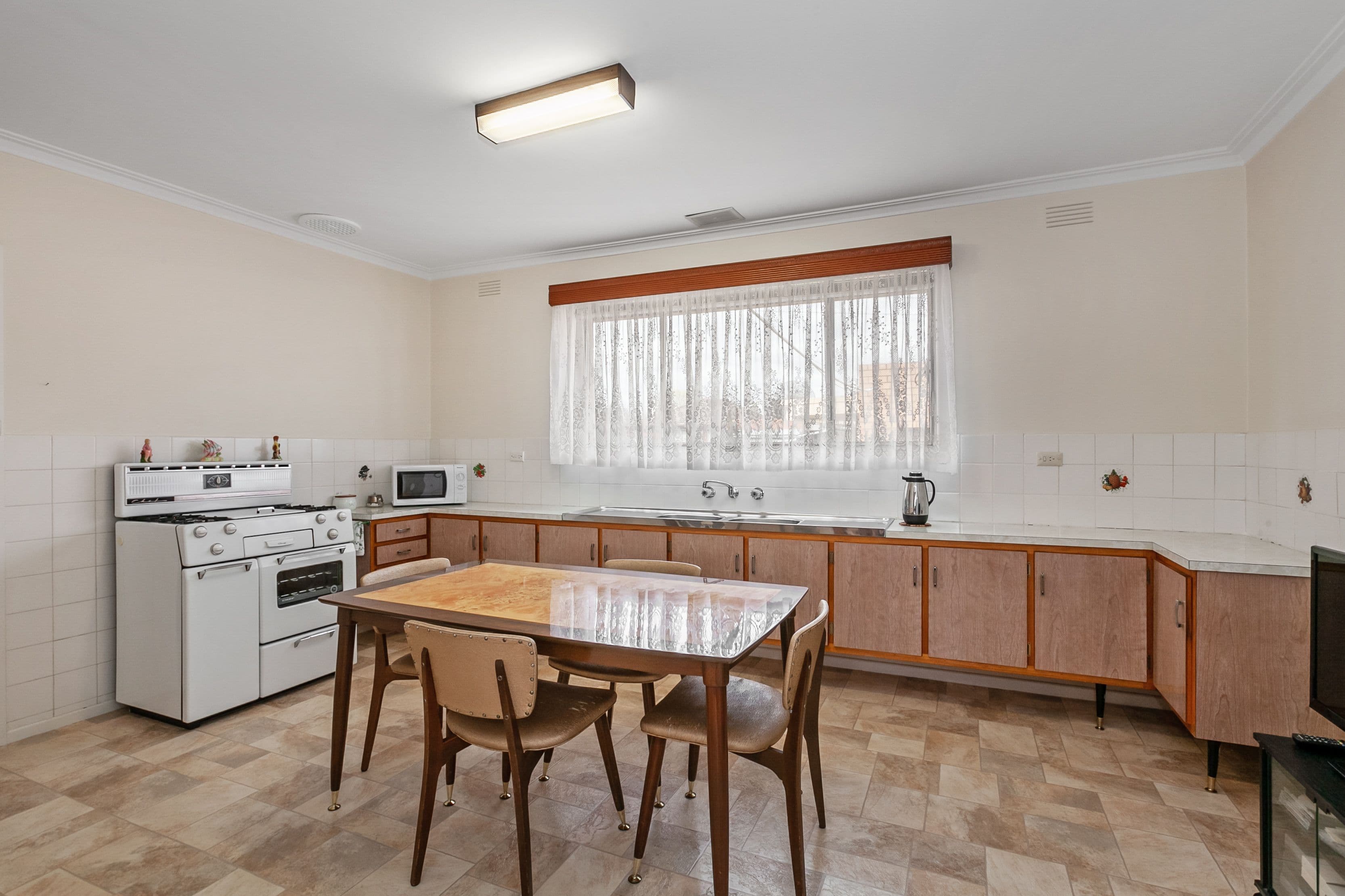 29 Lindenow Street, Reservoir VIC 3073, Reservoir - Thumbnail 2