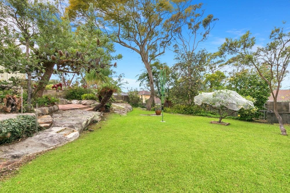 11 Finian Avenue, Killarney Heights, Killarney Heights - Thumbnail 2