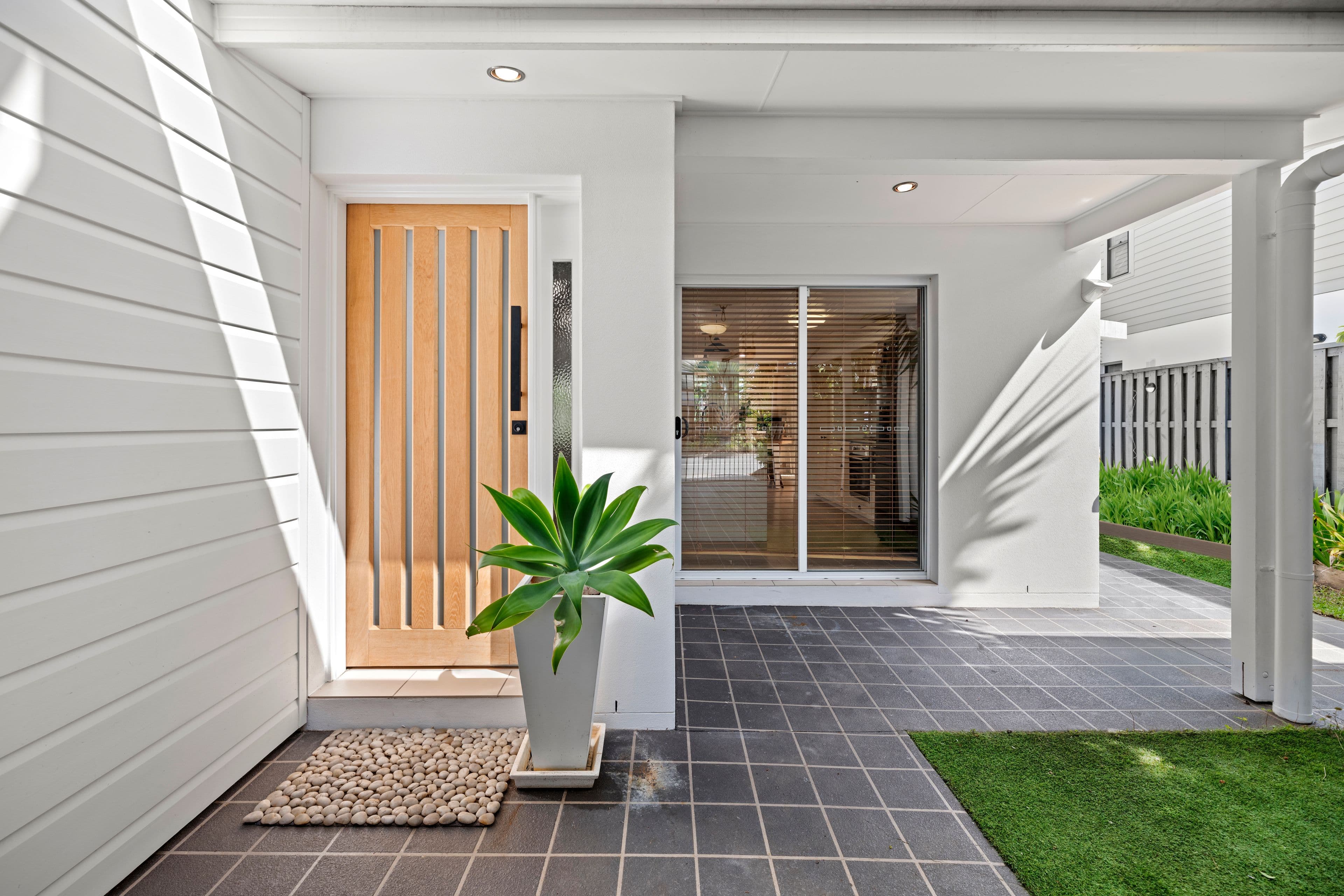 61 Venice Street, Burleigh Waters QLD 4220, Burleigh Waters - Thumbnail 2
