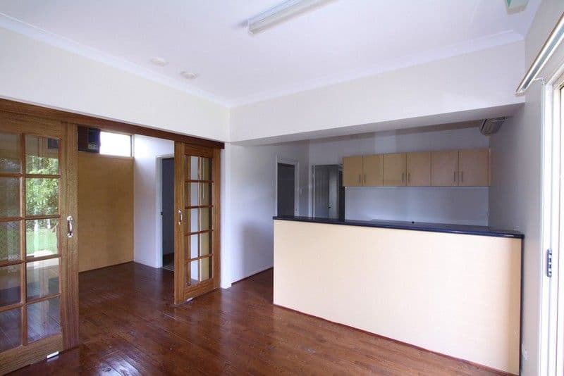 208 Walker Street, SVENSSON HEIGHTS QLD 4670, Svensson Heights - Thumbnail 2