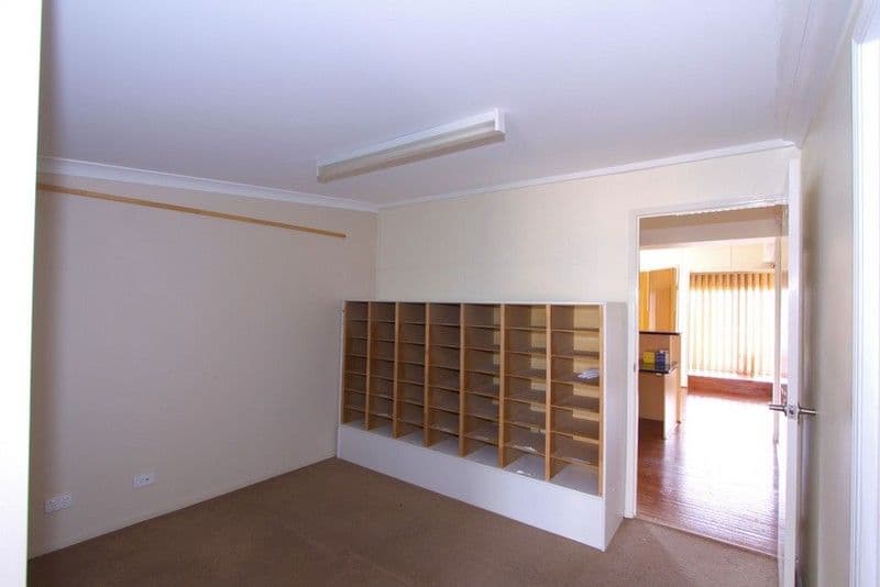 208 Walker Street, SVENSSON HEIGHTS QLD 4670, Svensson Heights - Thumbnail 6