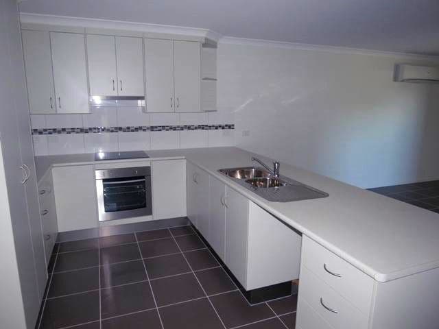  24 Bailey Street, Capella QLD 4723, Capella - Thumbnail 2