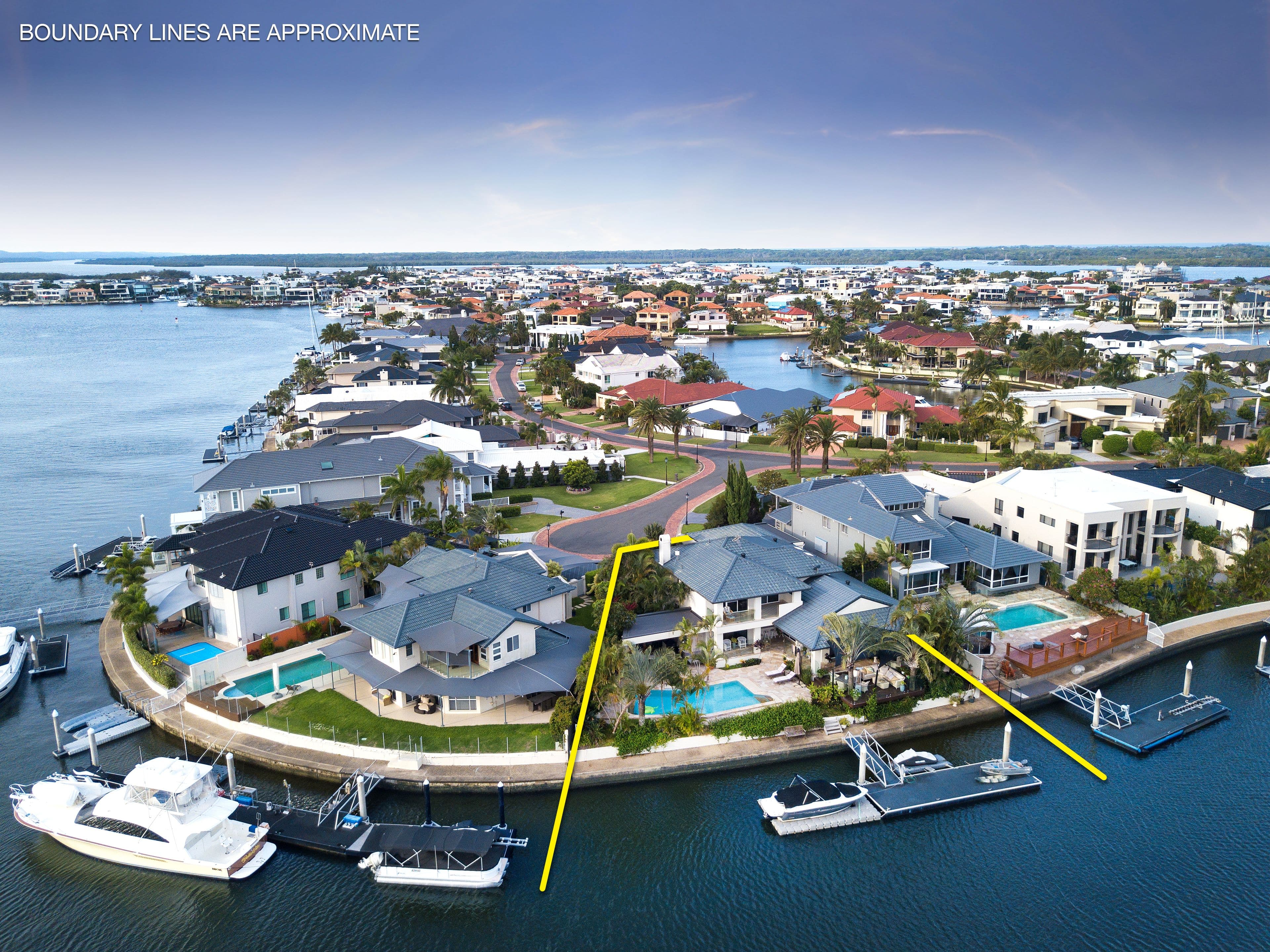4 Royal Mews, Sovereign Islands QLD 4216, Sovereign Islands - Thumbnail 2
