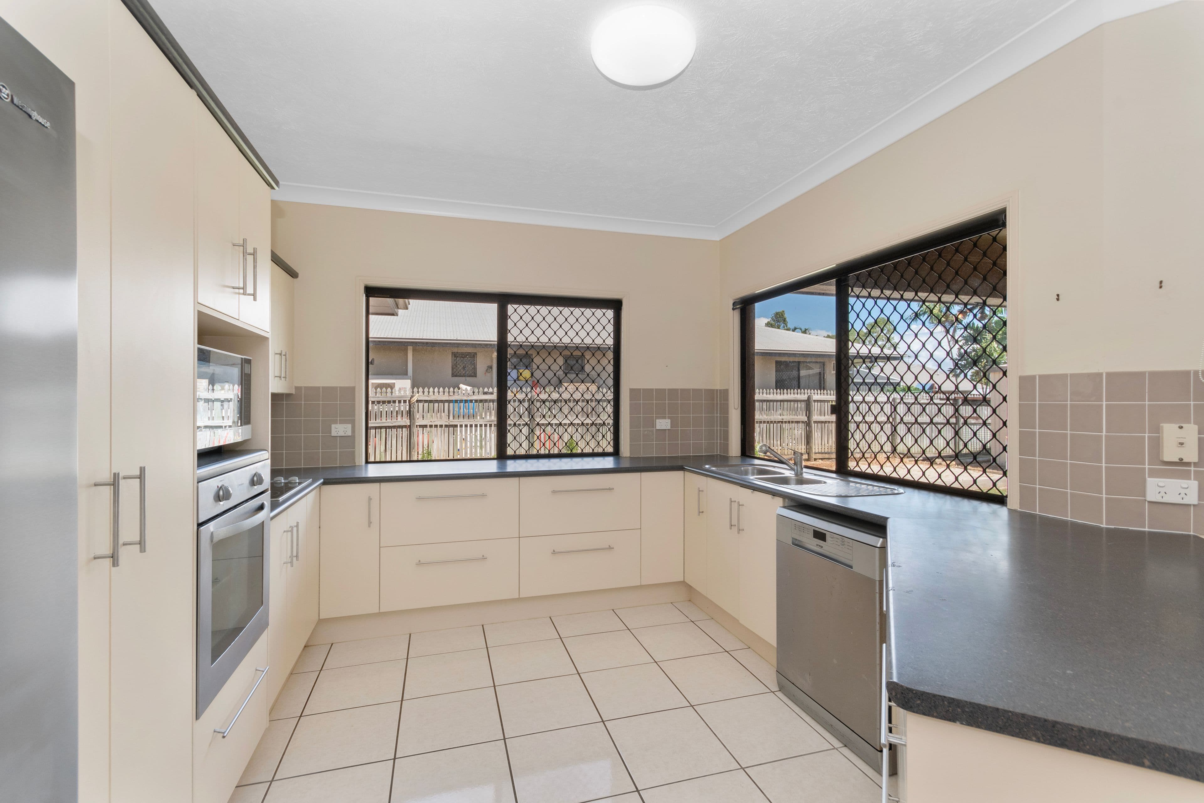 20 Greentree Circuit, Bushland Beach QLD 4818, Bushland Beach - Thumbnail 4