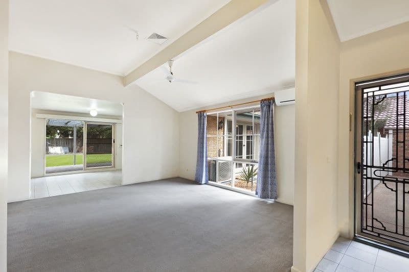 10 Llewellyn Avenue, Aspendale Gardens VIC 3195, Aspendale Gardens - Thumbnail 2