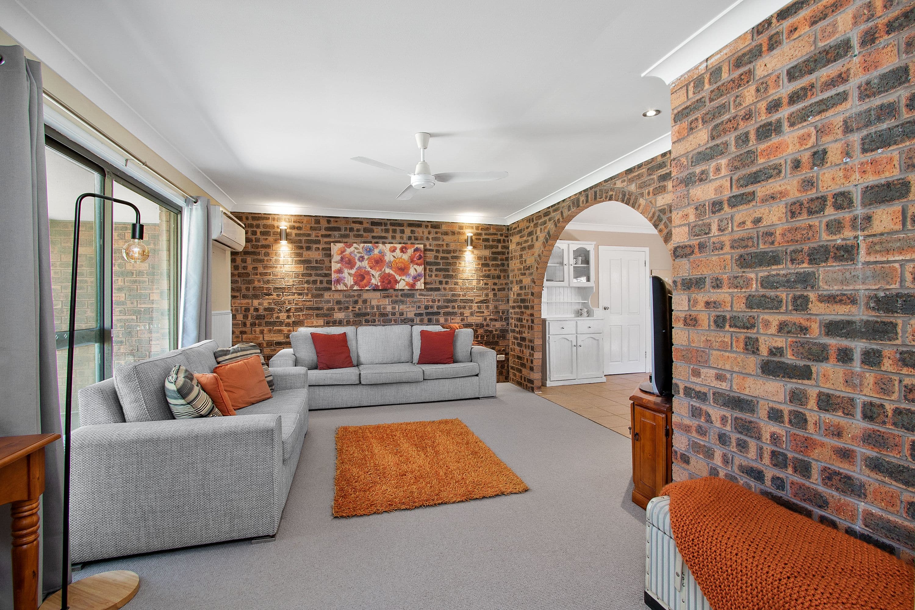 280 Lieutenant Bowen Drive, Bowen Mountain - Thumbnail 2
