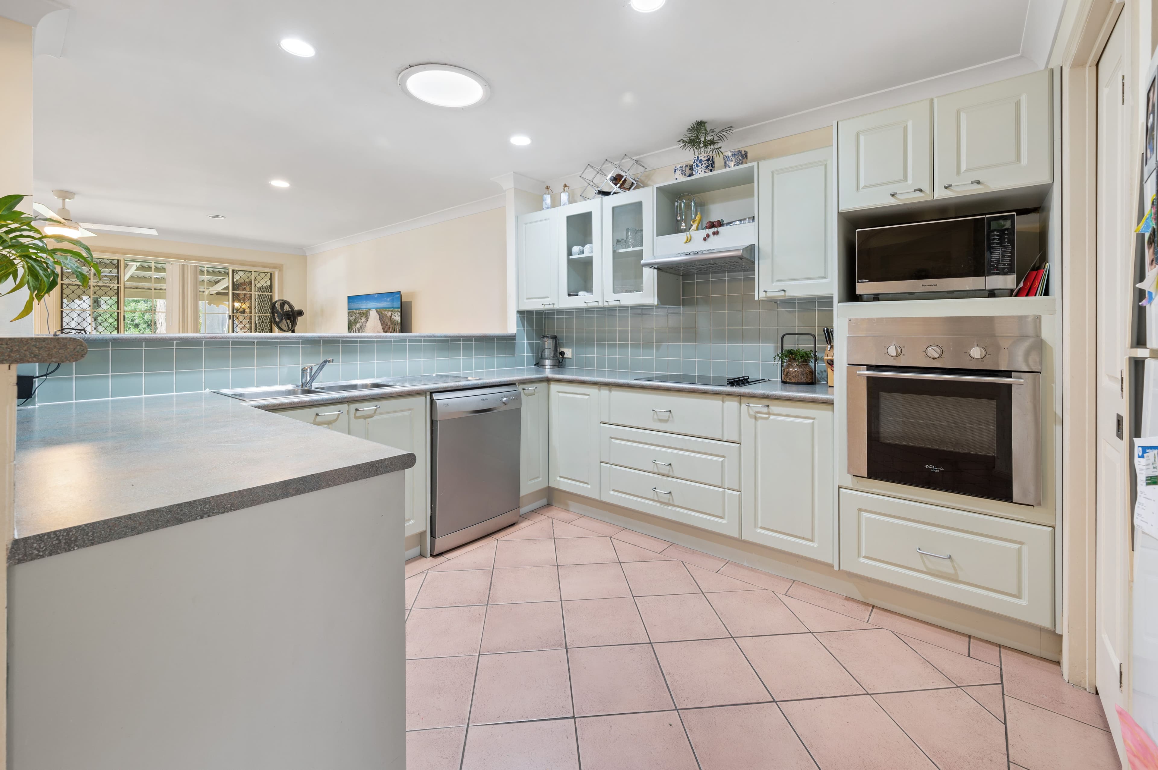17 Castle Rock Street, Parkwood QLD 4214, Parkwood - Thumbnail 3