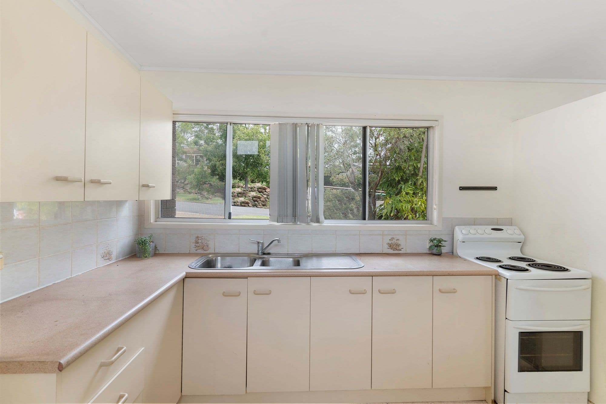 28 Donfern Street, Mount Gravatt QLD 4122, Mount Gravatt - Thumbnail 6