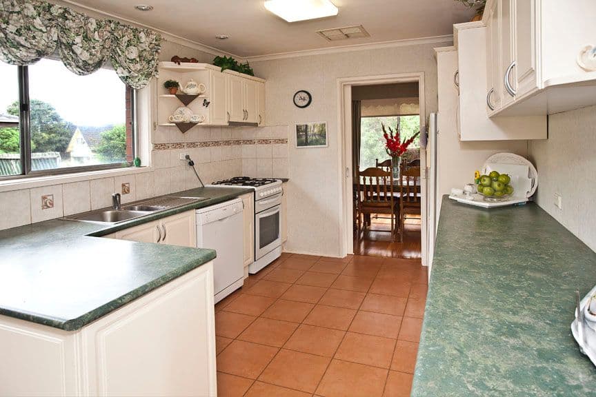 30 Windella Crescent, GLEN WAVERLEY VIC 3150, Glen Waverley - Thumbnail 2