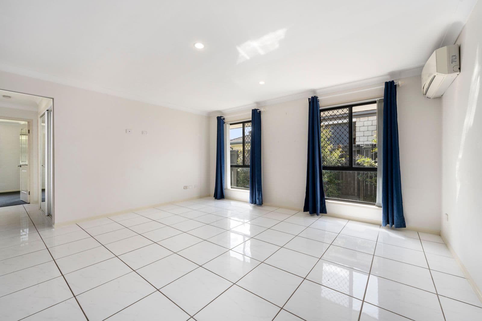 27 Riverbend Crescent, Morayfield QLD 4506, Morayfield - Thumbnail 5