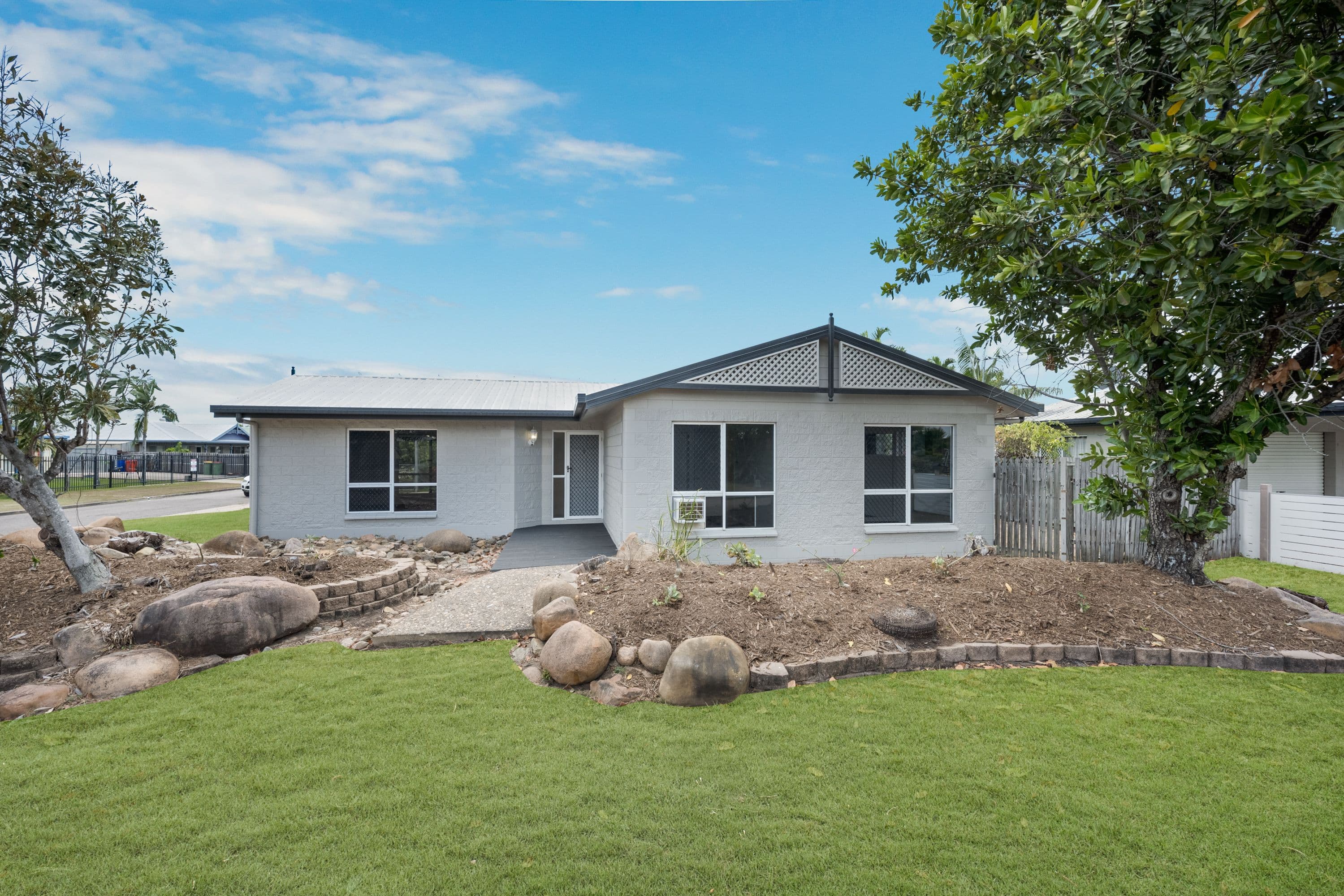 11 Lyndhurst Street, Mount Louisa QLD 4814, Mount Louisa - Image 1