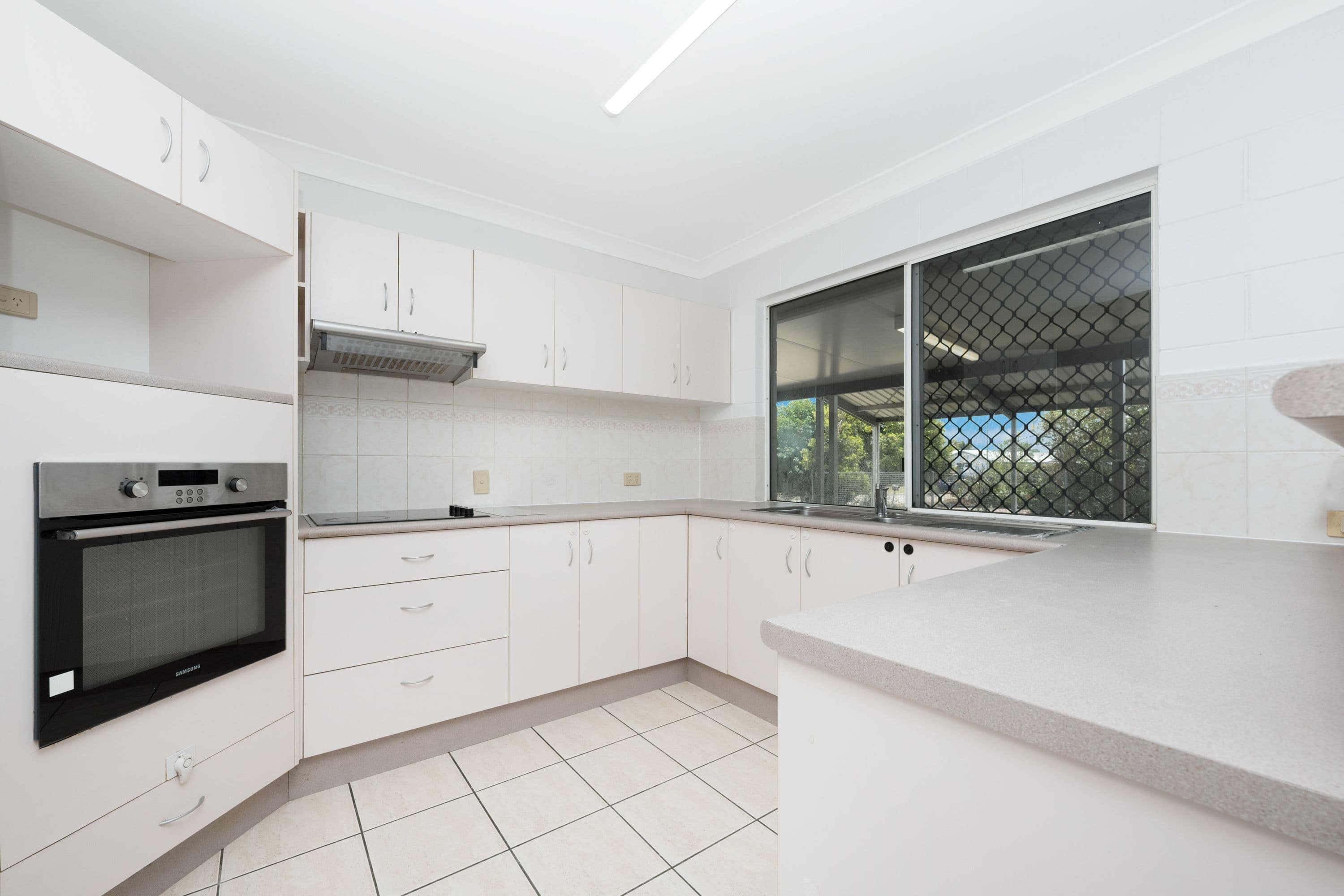 11 Lyndhurst Street, Mount Louisa QLD 4814, Mount Louisa - Thumbnail 4