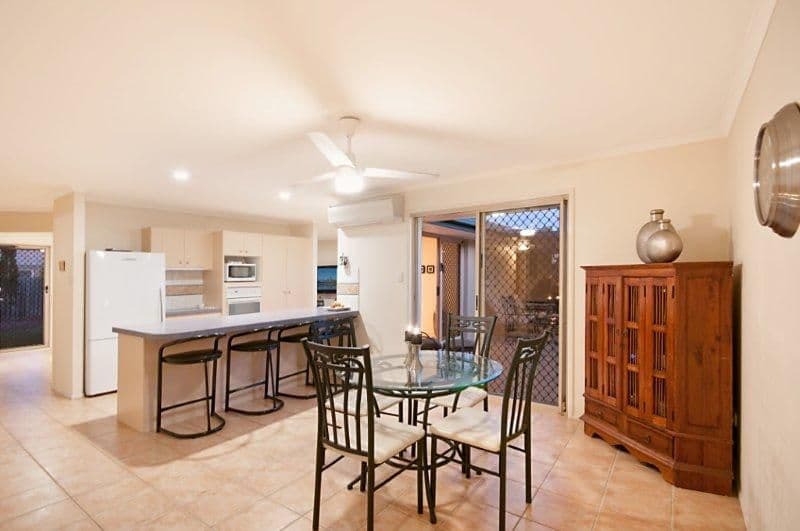 18 Lakeshore Drive, HELENSVALE QLD 4212, Helensvale - Thumbnail 4