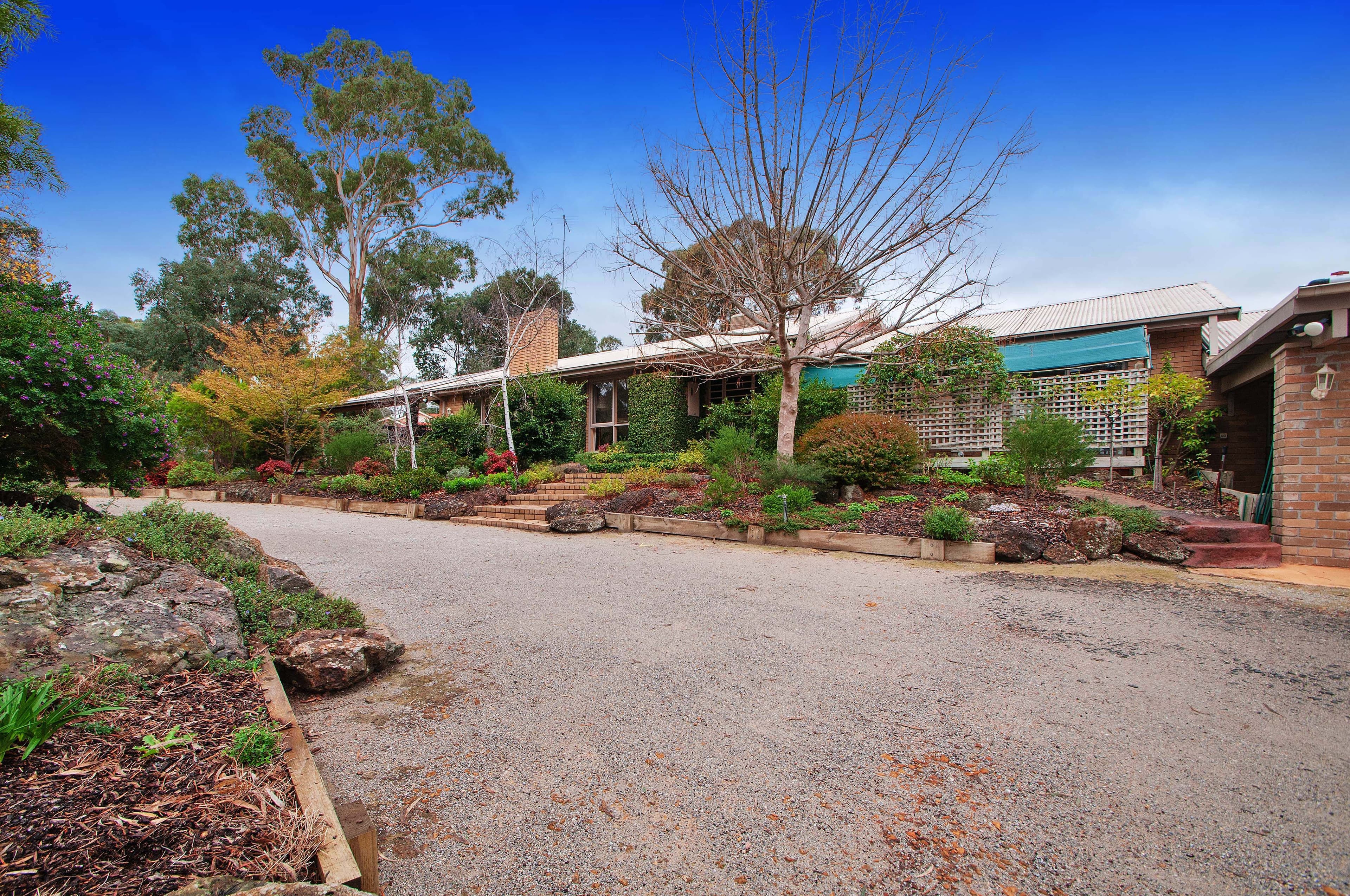 16 Victoria Close, Eltham VIC 3095, Eltham - Thumbnail 2