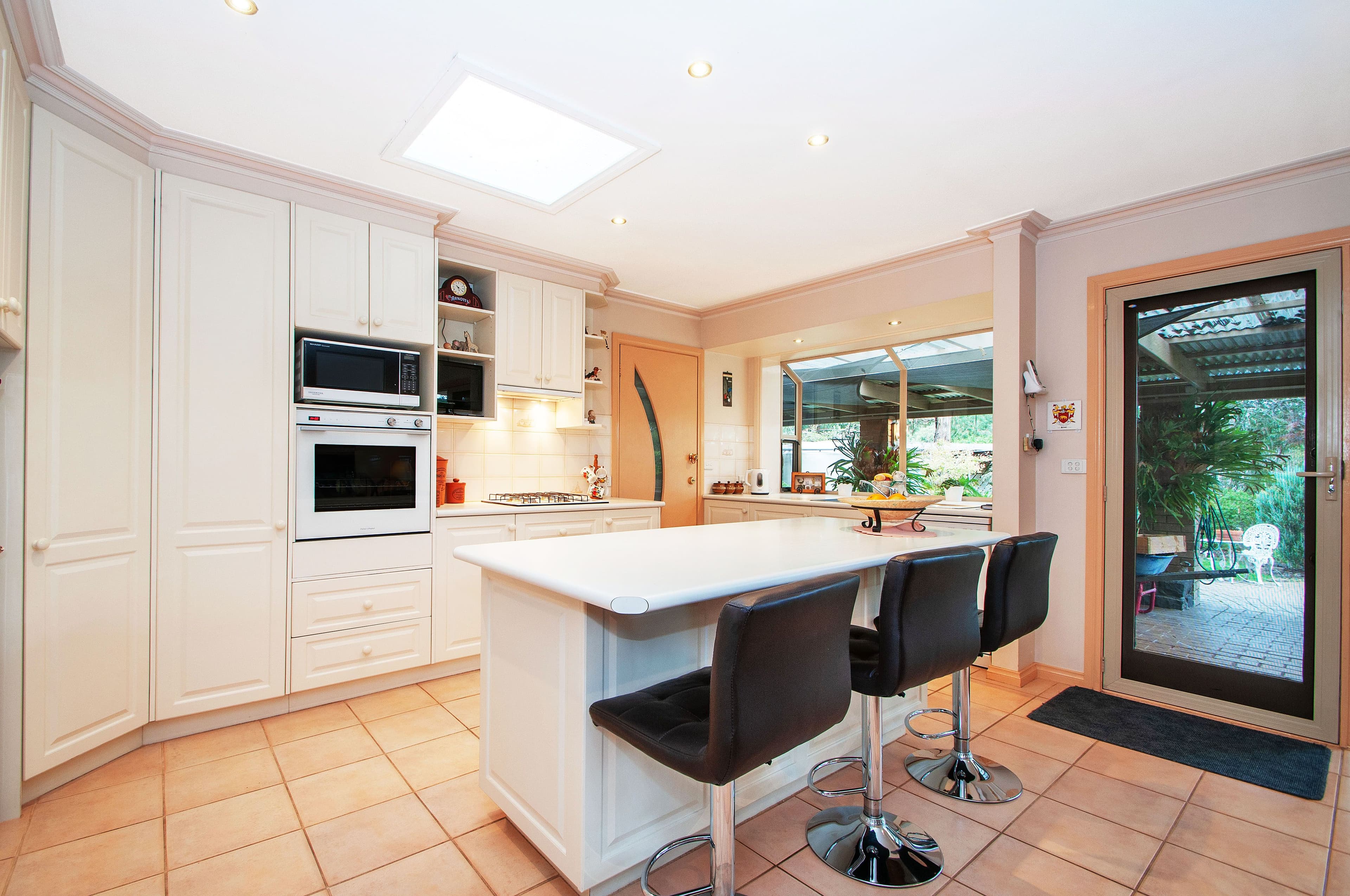 16 Victoria Close, Eltham VIC 3095, Eltham - Thumbnail 4