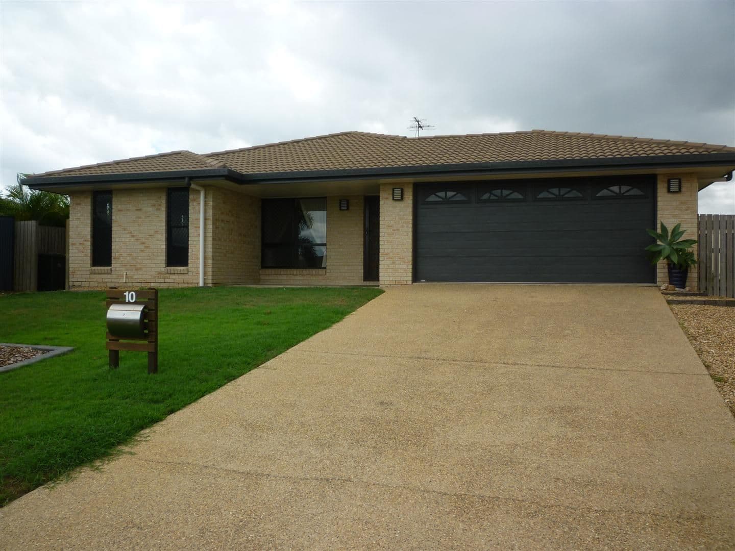10 Thomas Street, Gracemere QLD 4702, Gracemere - Thumbnail 2