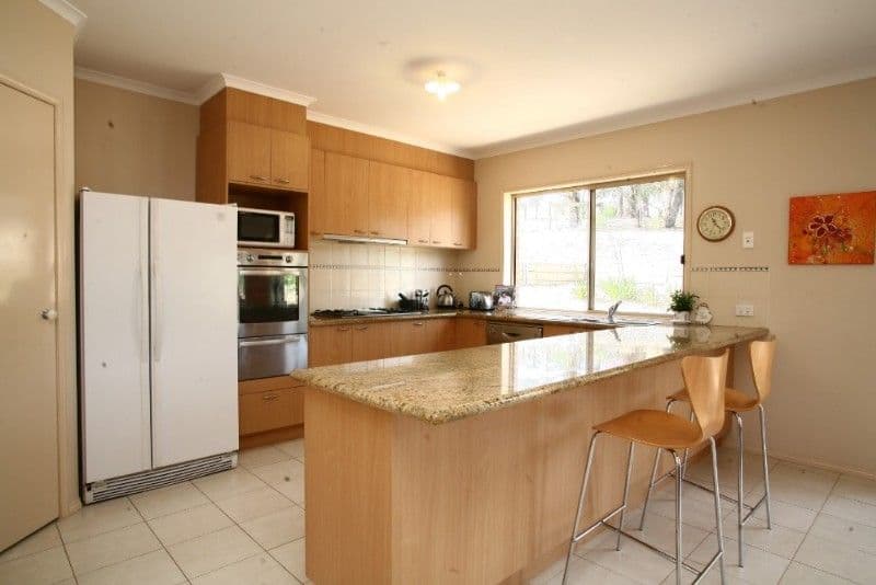 11-12 Bailey View Court, NARRE WARREN NORTH VIC 3804, Narre Warren North - Thumbnail 3