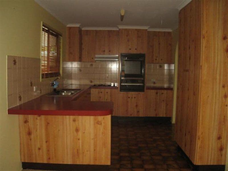7 Everingham Avenue, ROMA QLD 4455, Roma - Thumbnail 2