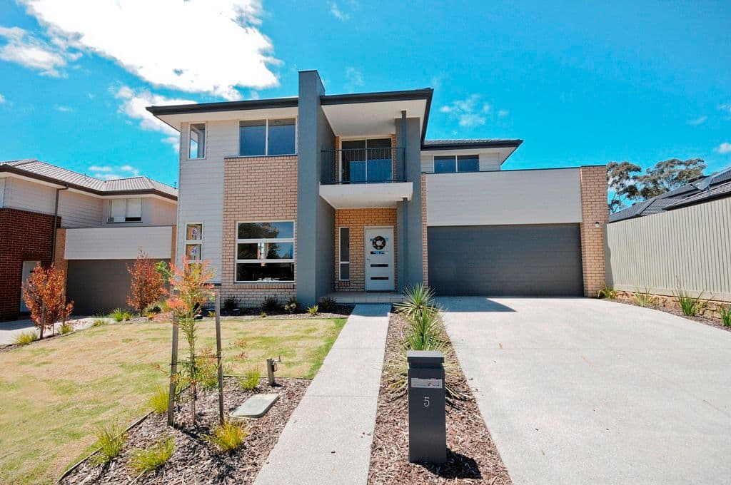 5 SAVARIS Court, CROYDON VIC 3136, Croydon - Image 1