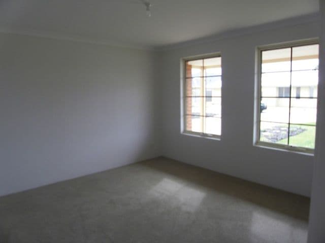 15 Jefferson Way, PIARA WATERS WA 6112, Piara Waters - Thumbnail 4