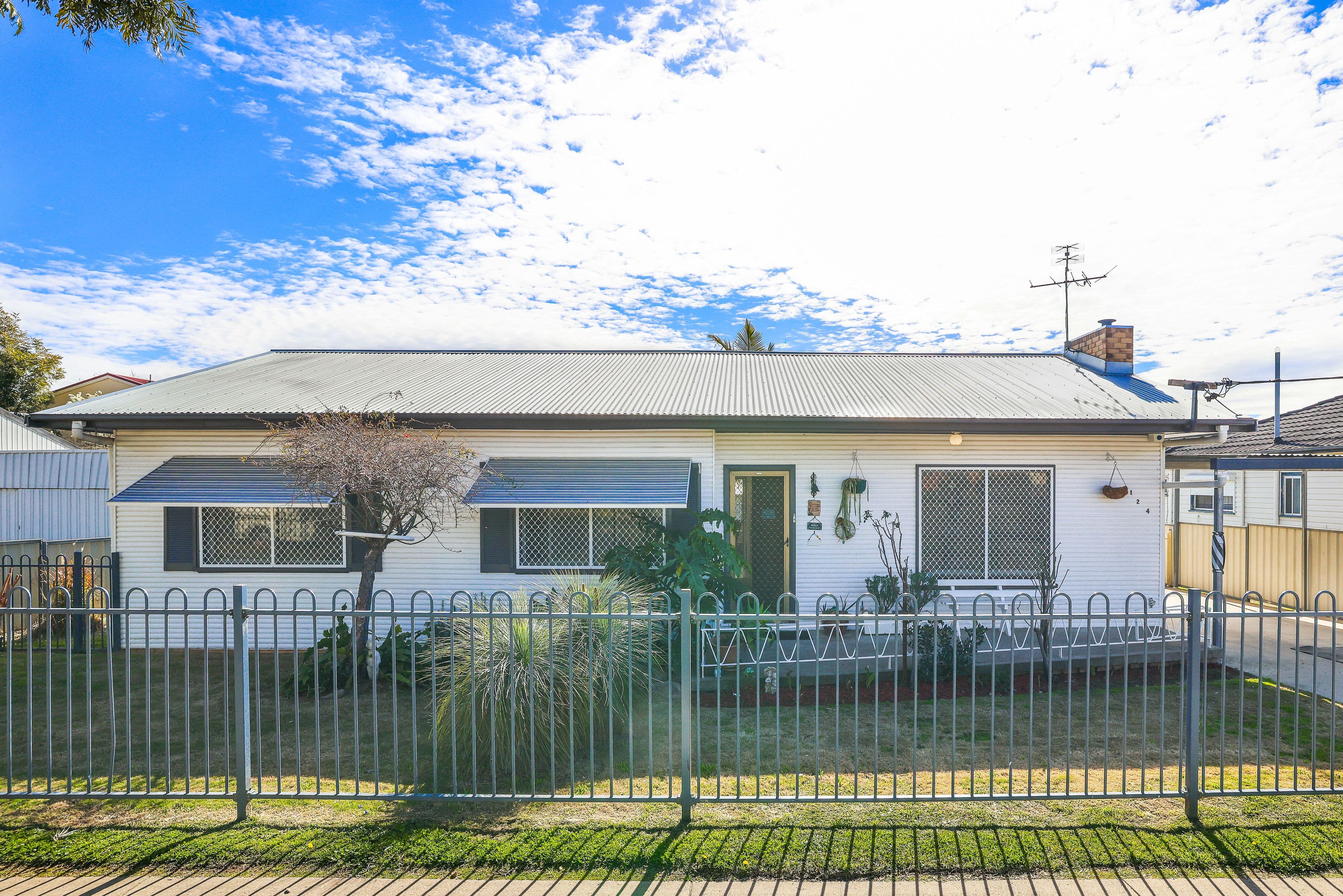 124 Robert Street, Tamworth NSW 2340, South Tamworth - Image 1