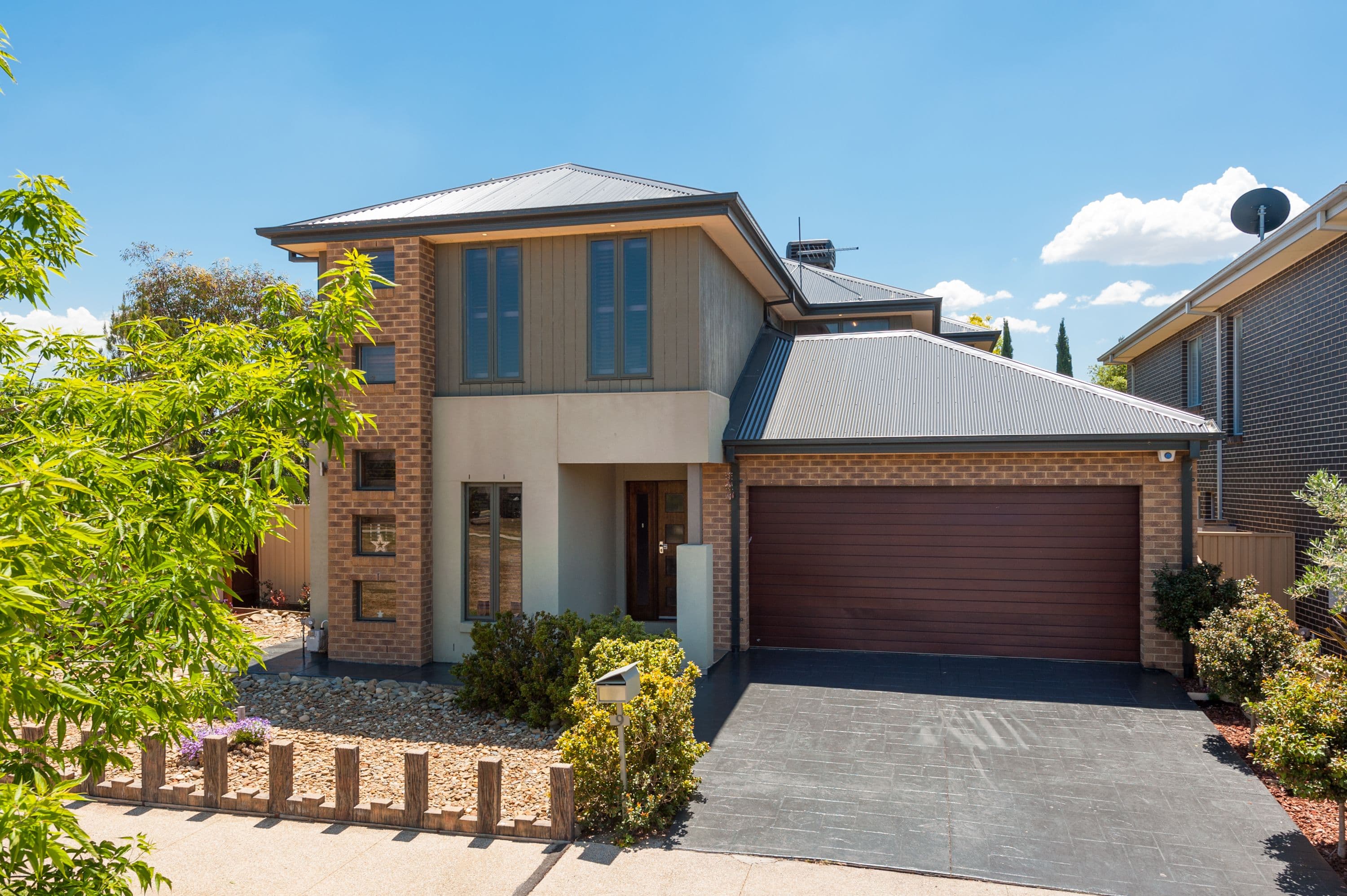 9 Irwin Gardens, Caroline Springs VIC 3023, Caroline Springs - Thumbnail 2
