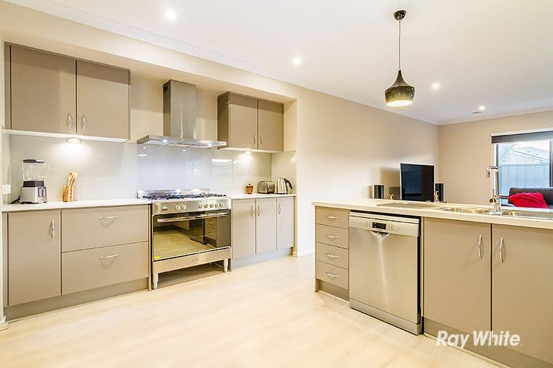 24 Fleuve Rise, Clyde North VIC 3978, Clyde North - Thumbnail 7